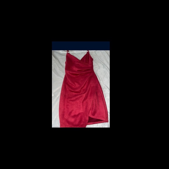 Red dress - Picture 2 of 2